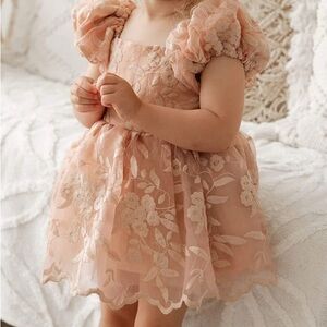 Oui Babe - Kenzi Dress 
Brand new w/ tags. Too small for my daughter.